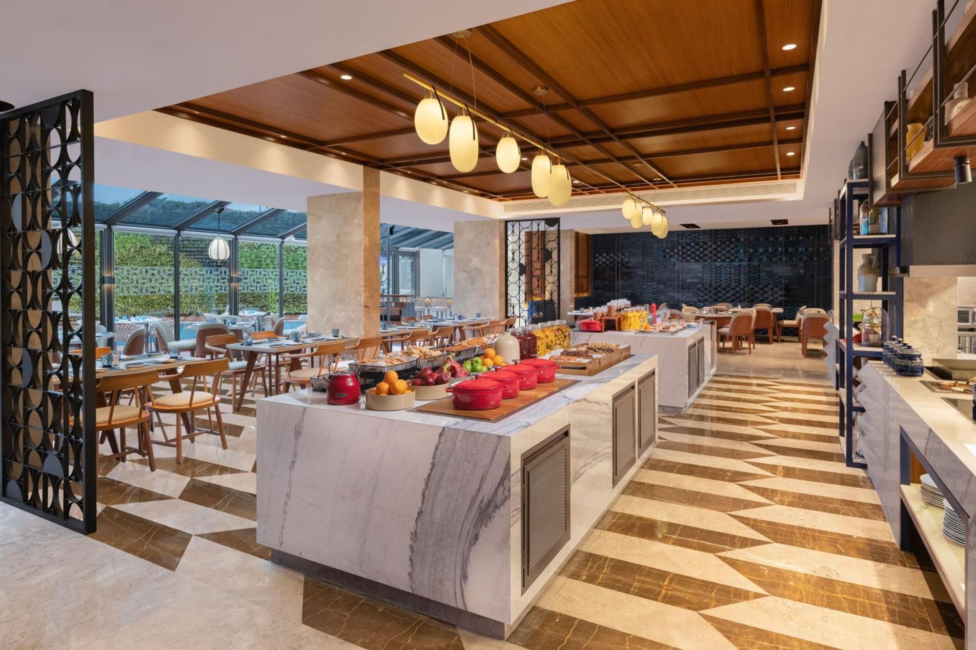 Отель Courtyard By Marriott Goa Колва Экстерьер фото