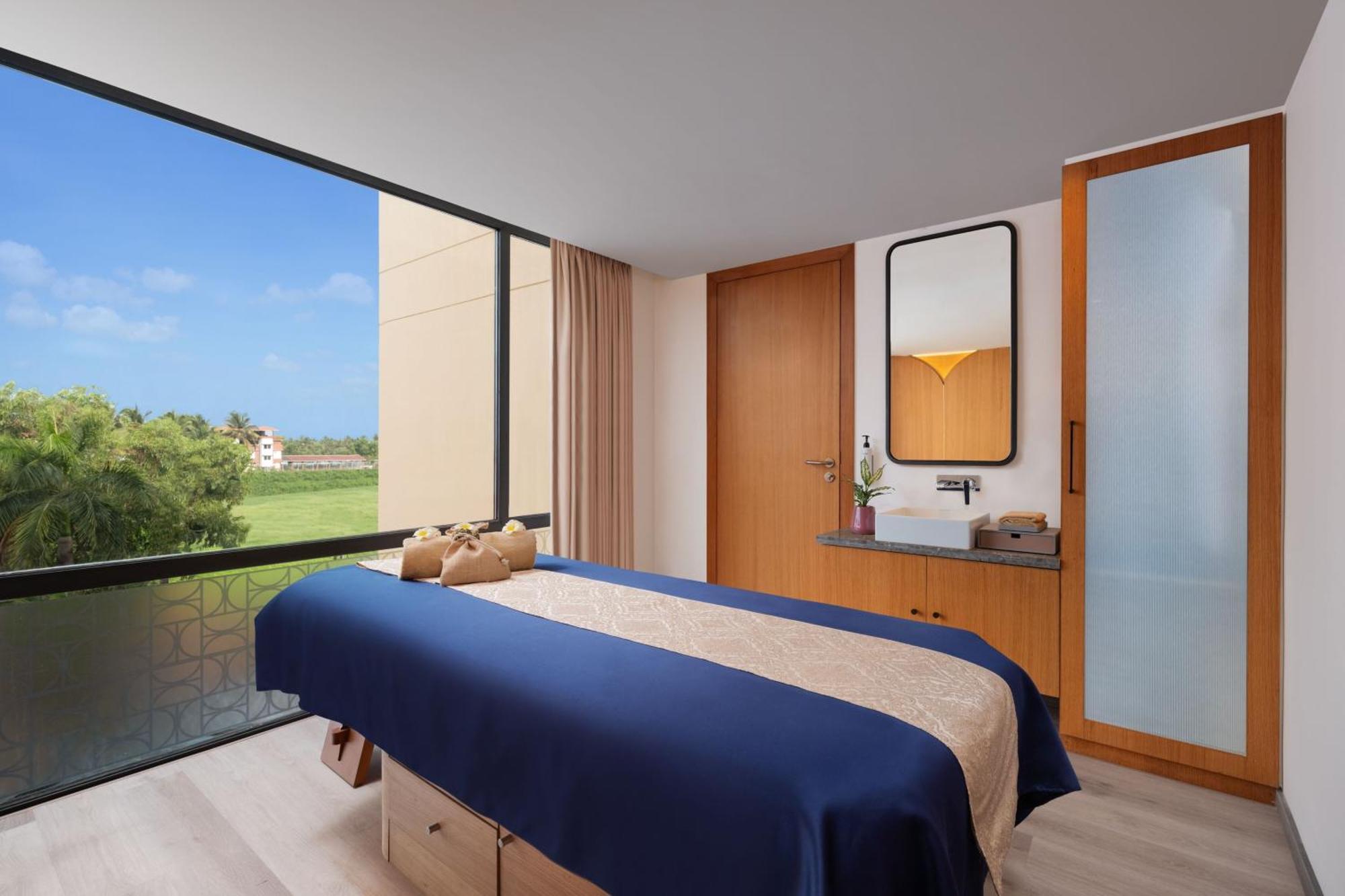 Отель Courtyard By Marriott Goa Колва Экстерьер фото