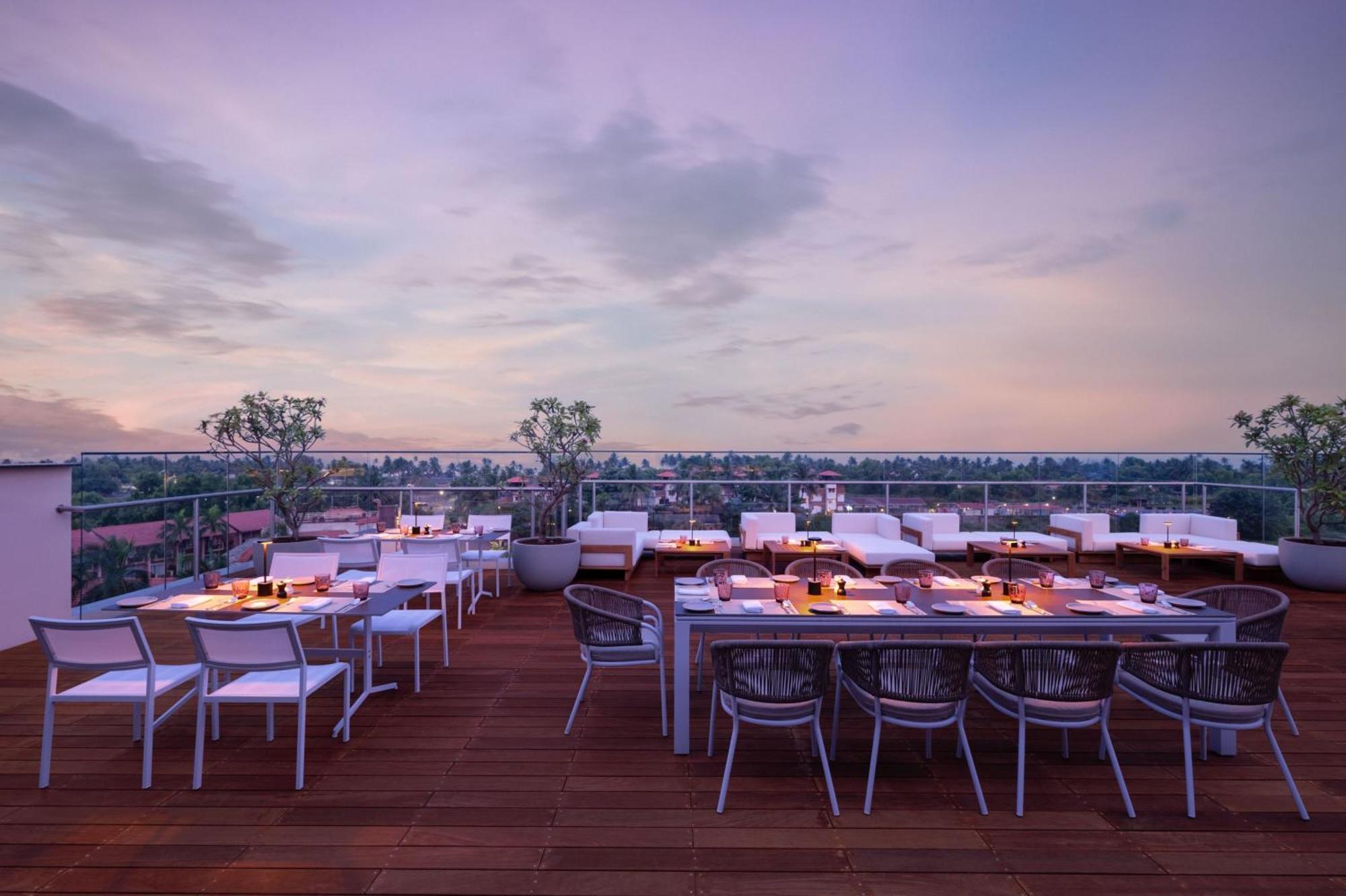 Отель Courtyard By Marriott Goa Колва Экстерьер фото