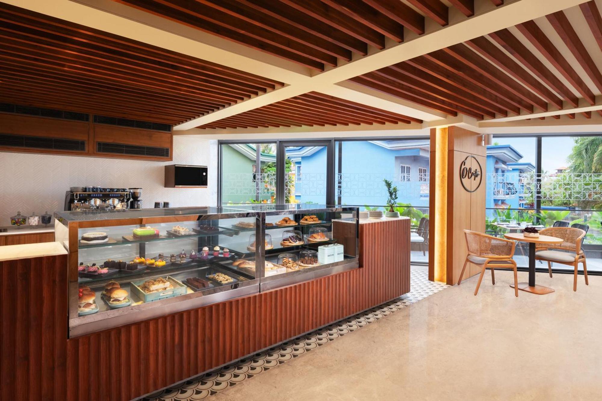 Отель Courtyard By Marriott Goa Колва Экстерьер фото